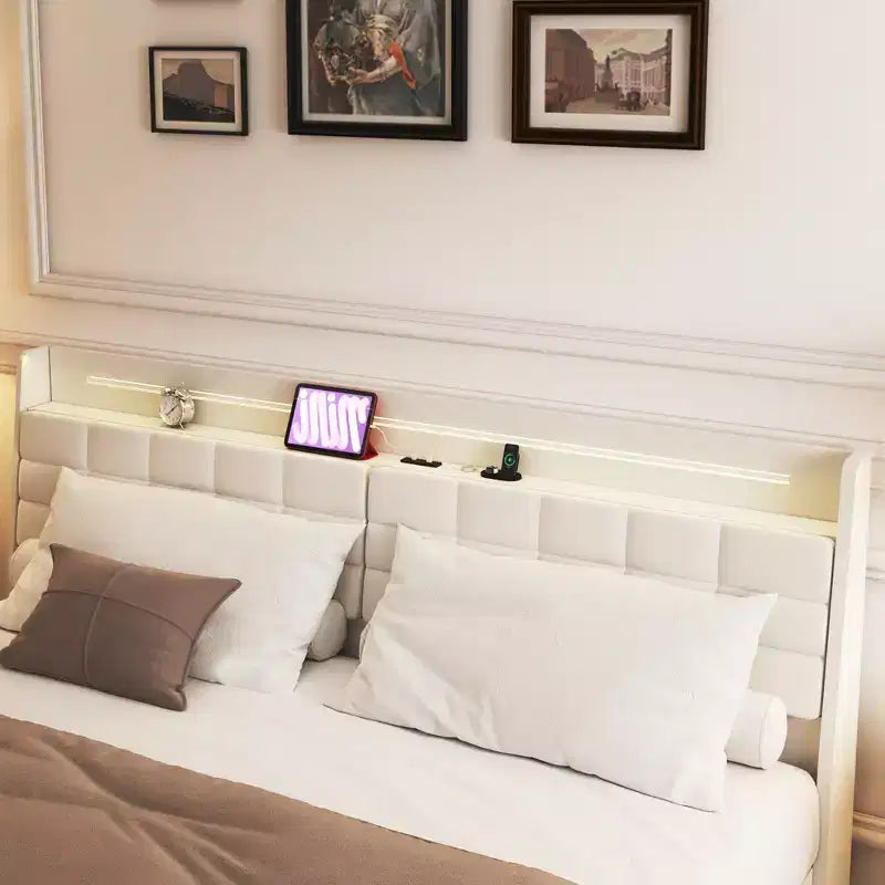 Cadre de Lit Flottant avec Lumière LED et Station de Recharge, Cadre de Lit Plateforme Rembourré Tailles Full/Queen/King avec Tête de Lit, Aucun Sommier Tapissier Requis, Beige