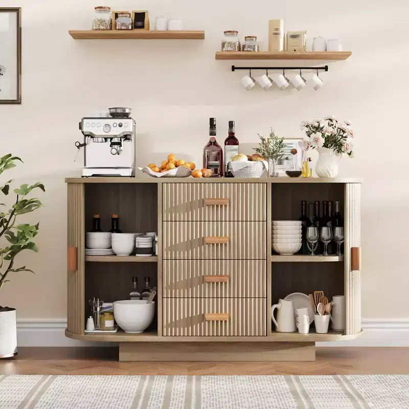 Buffet de salle à manger 47 po avec rangement, meuble bar à café cannelé avec 4 tiroirs et 2 portes coulissantes arquées, buffet de rangement moderne en bois
