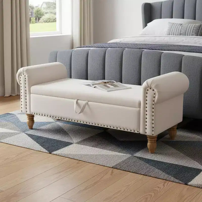 Banc de rangement capitonné en lin beige et marron et bois massif avec couvercle à charnière de 55 po